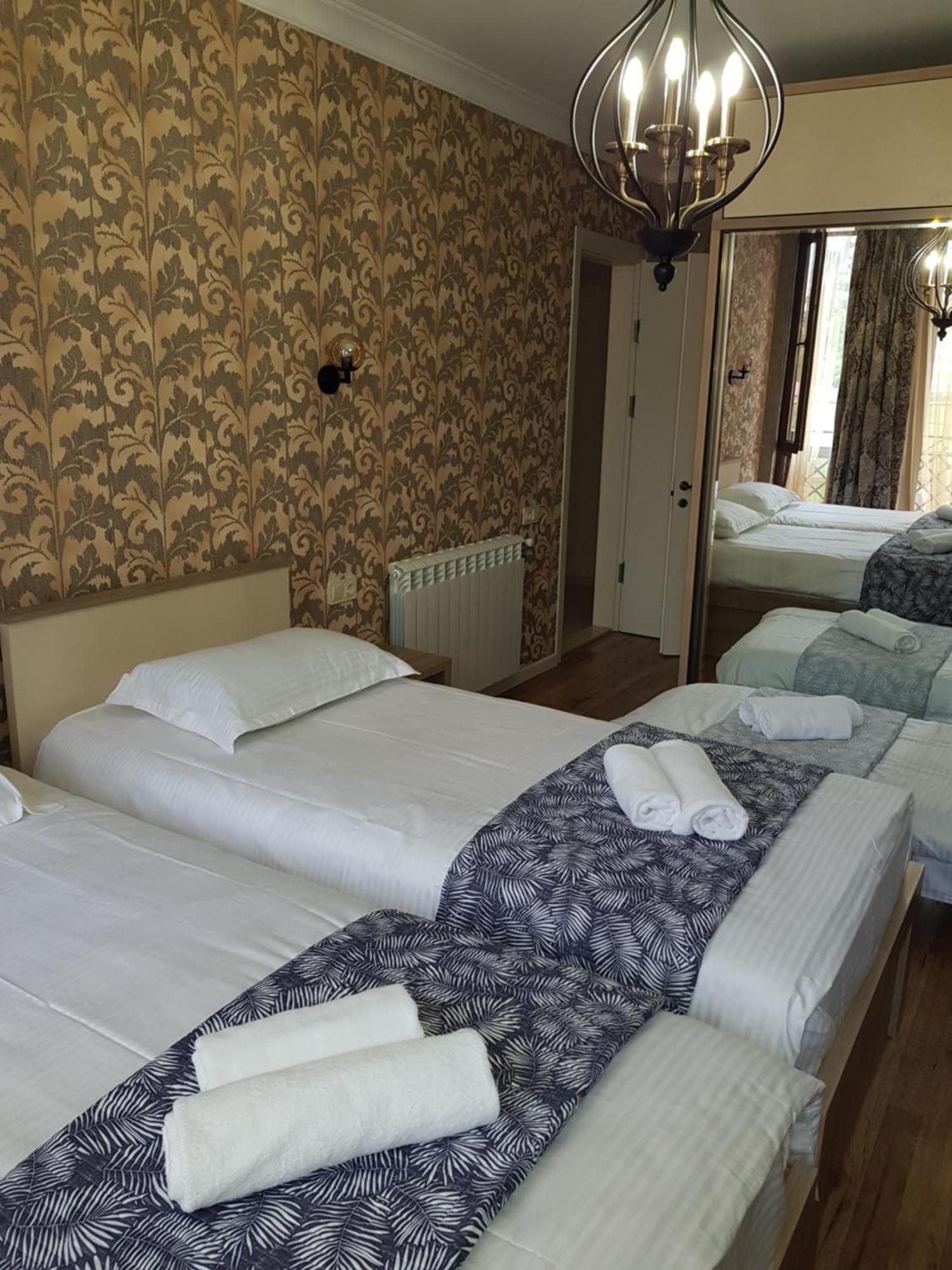 Piazza Batumi Guesthouse エクステリア 写真